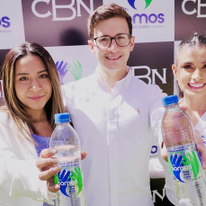 Agua SOMOS estrena nueva imagen de marca y convoca a los consumidores a sumarse a su causa social solidaria