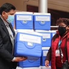 CBN continúa con su apoyo a la campaña de vacunación contra el COVID-19 con la donación de 40 conservadores de frío para vacunas a la gobernación de Oruro