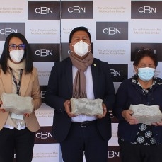 CBN dona losetas recicladas, pallets y llantas para la construcción de un Eco Parque infantil en Oruro