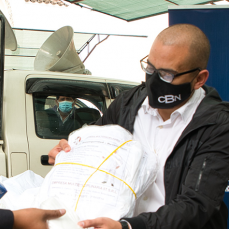 CBN donó al Sedes de Cochabamba trajes de bioseguridad hechos en Bolivia
