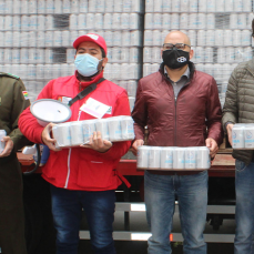 CBN entregó 20.160 unidades de agua para bomberos en Tarija