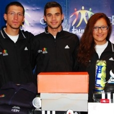 CBN entregó indumentaria deportiva a diez deportistas olímpicos bolivianos