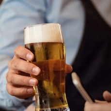 CBN ayuda a bartenders y meseros mediante capacitaciones online