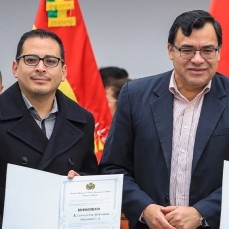 CBN recibió un reconocimiento a través del presidente de la Cámara de Diputados por su contribución al desarrollo de La Paz