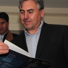 Gobierno entrega título de derecho  propietario sobre Planta Taquiña