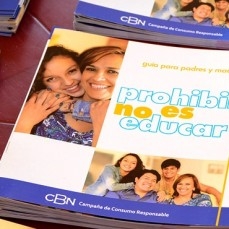 Más de 90 mil padres de familia recibieron guías para prevenir consumo de alcohol en menores