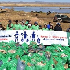 Voluntarios de CBN limpiaron alrededores del Lago Titicaca