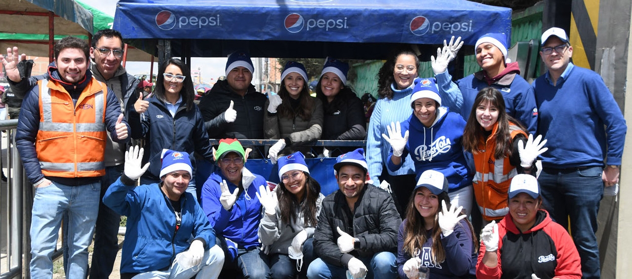 CBN a través de su marca Pepsi entrega juguetes a niñas y niños de la ciudad de El Alto