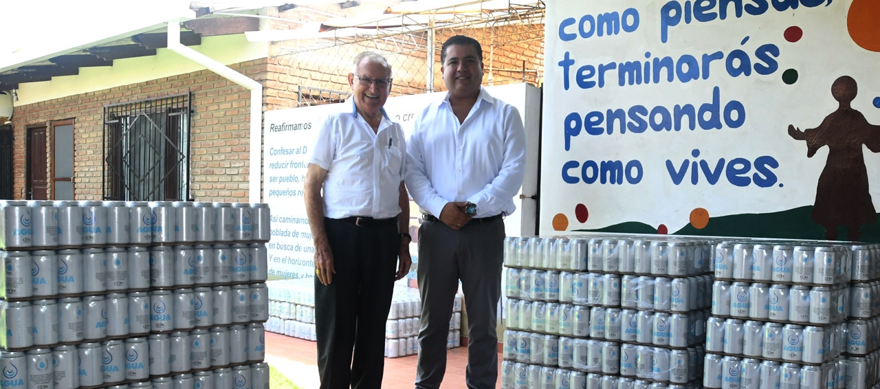 CBN dona 12 mil unidades de agua para beneficiar a la Fundación Hombres Nuevos