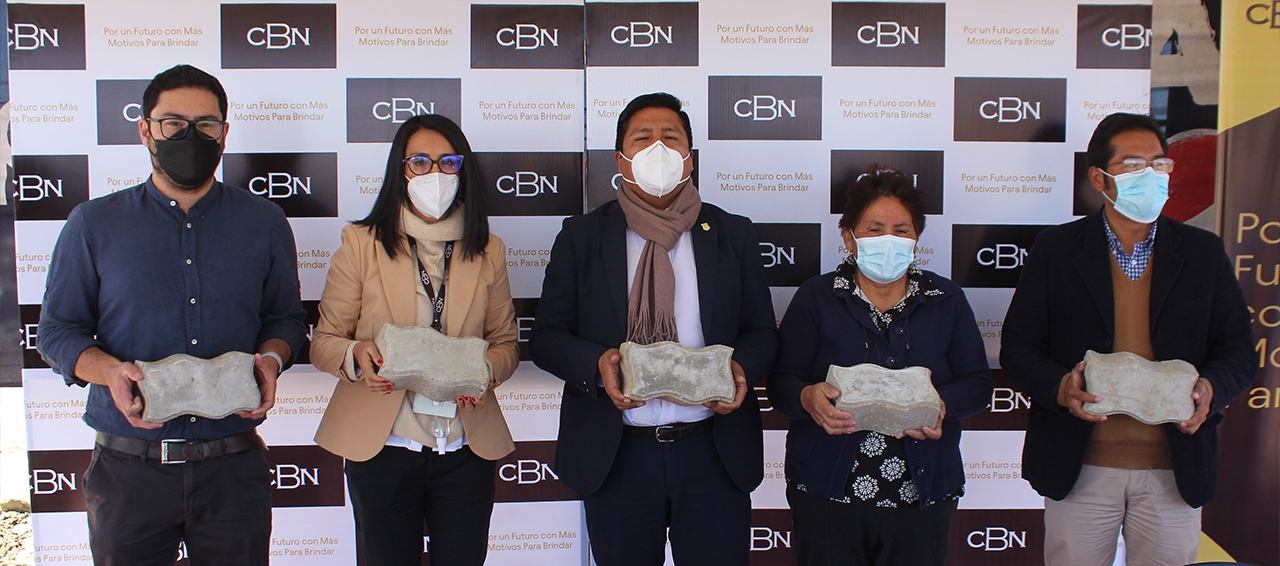 CBN dona losetas recicladas, pallets y llantas para la construcción de un Eco Parque infantil en Oruro