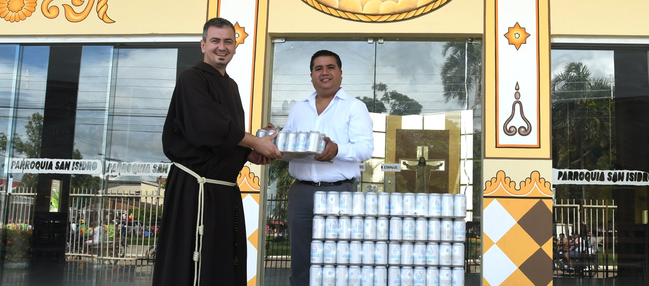 CBN dona más de 2 mil unidades de agua para beneficiar a  niñas y niños del Municipio de Minero