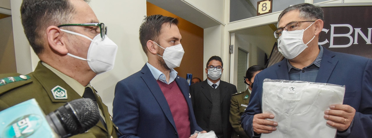 CBN donó a la Policía Boliviana trajes de bioseguridad hechos en Bolivia