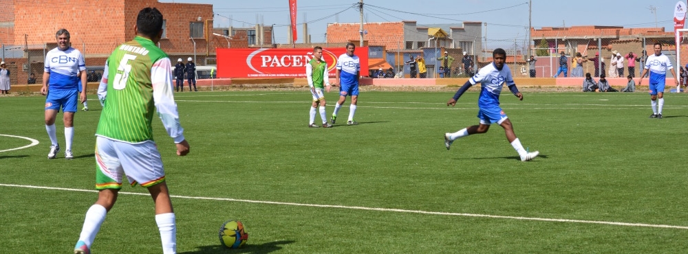 El Alto tiene cancha de césped sintético gracias a la CBN y al Ministerio de Deportes