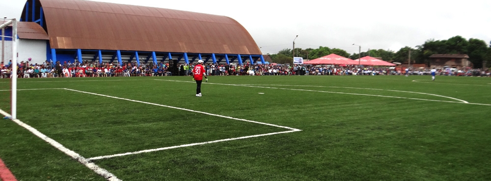 Presidente Evo Morales y CBN inauguraron Cancha de césped sintético en Riberalta